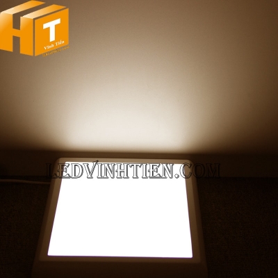 Đèn ốp nổi vuông 24w màu vàng